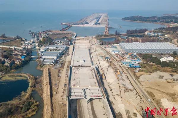 “三重六層”防水施工方案，確保國內(nèi)在建Z長湖底隧道滴水不漏